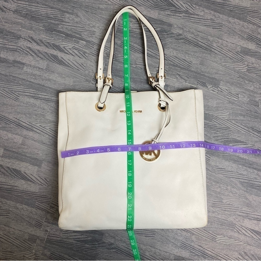 Michael Kors Jet Set White Saffiano Leather Travel Tote - Picture 13 of 17